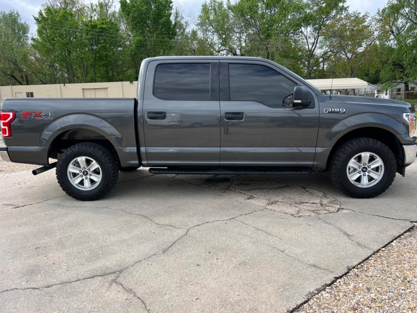 2018 Grey /Grey Ford F-150 XLT (1FTEW1EP5JK) with an 2.7 V6 EcoBoost engine, Automatic transmission, located at 4520 Airline Hwy, Baton Rouge, LA, 70805, (225) 357-1497, 30.509325, -91.145432 - 2018 Ford F150 SuperCrew XLT 4WD ***One Owner & No Accidents*** 2.7 V6 EcoBoost Gas, 135K Miles, Power Windows, Locks & Mirrors, New Tires, Backup Camera, Tow Pkg. FOR INFO PLEASE CONTACT JEFF AT 225 357-1497 CHECK OUT OUR A+ RATING WITH THE BETTER BUSINESS BUREAU WE HAVE BEEN A FAMILY OWNED AND O - Photo#4